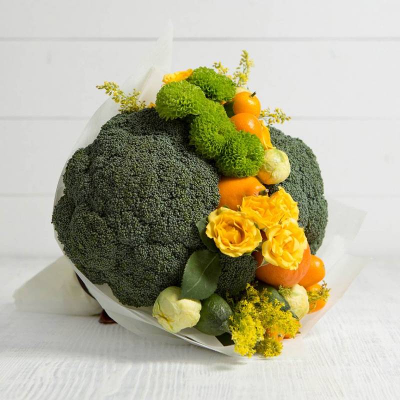Букет из овощей и цветов "Брокколи"