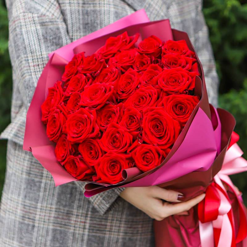 Букет из 31 красной розы " Наумия"