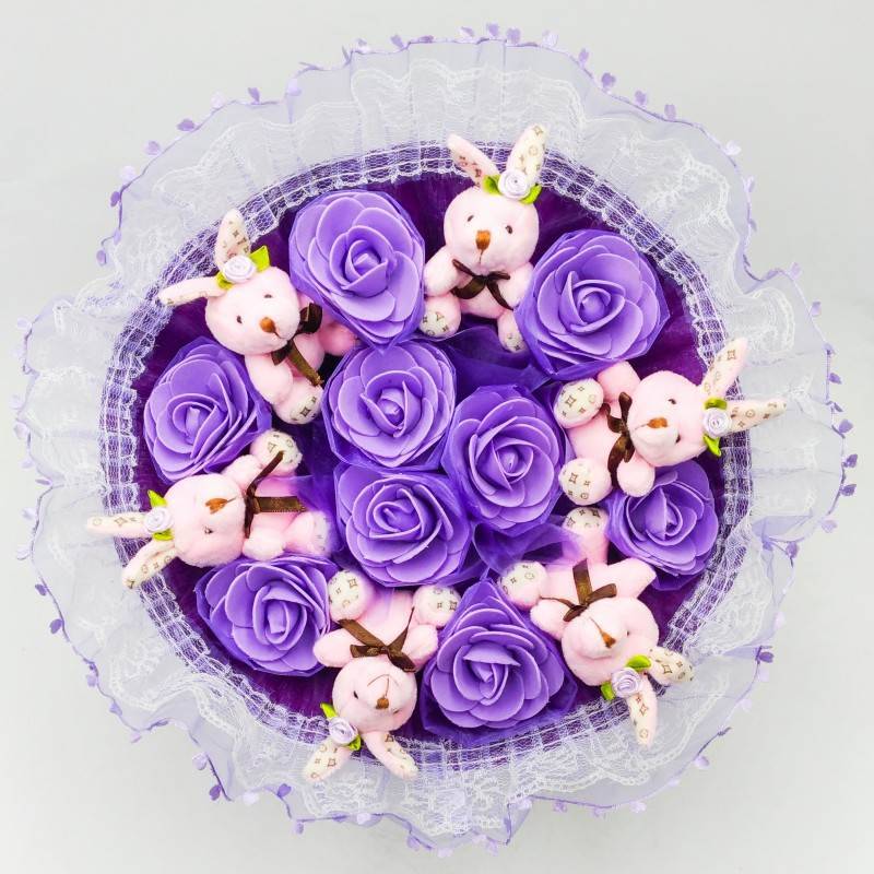 Букет из 6 милых зайчиков с цветочками, фиолетовый