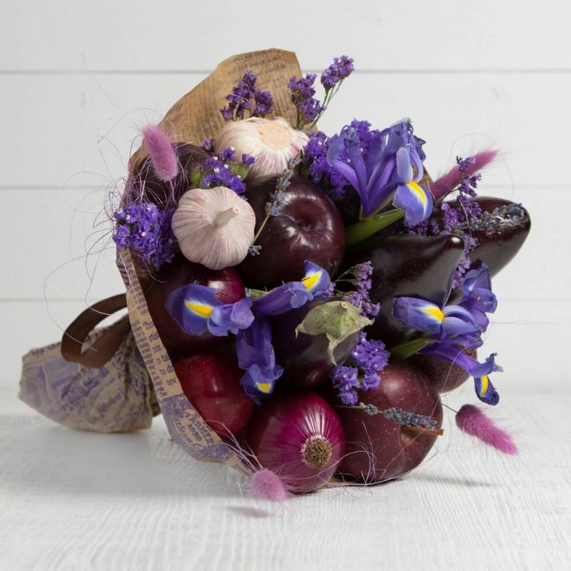 Букет из овощей и цветов "Лига Индиго"